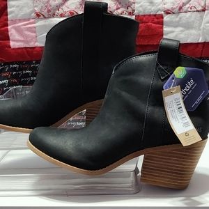 NIB Tom's Black leather boots sz 9